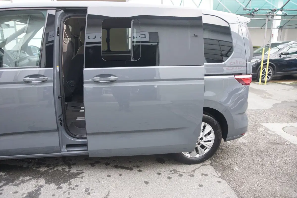 Volkswagen Multivan usata a Torino (12)