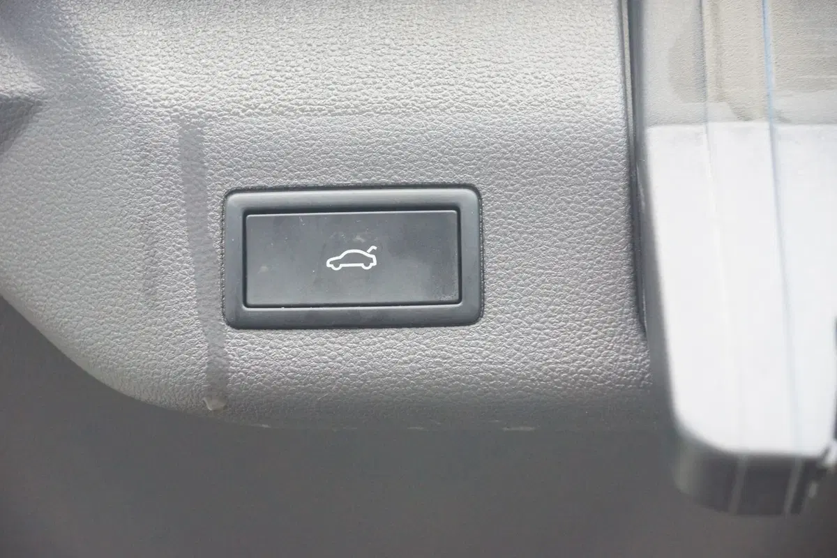 Volkswagen Multivan usata a Torino (9)
