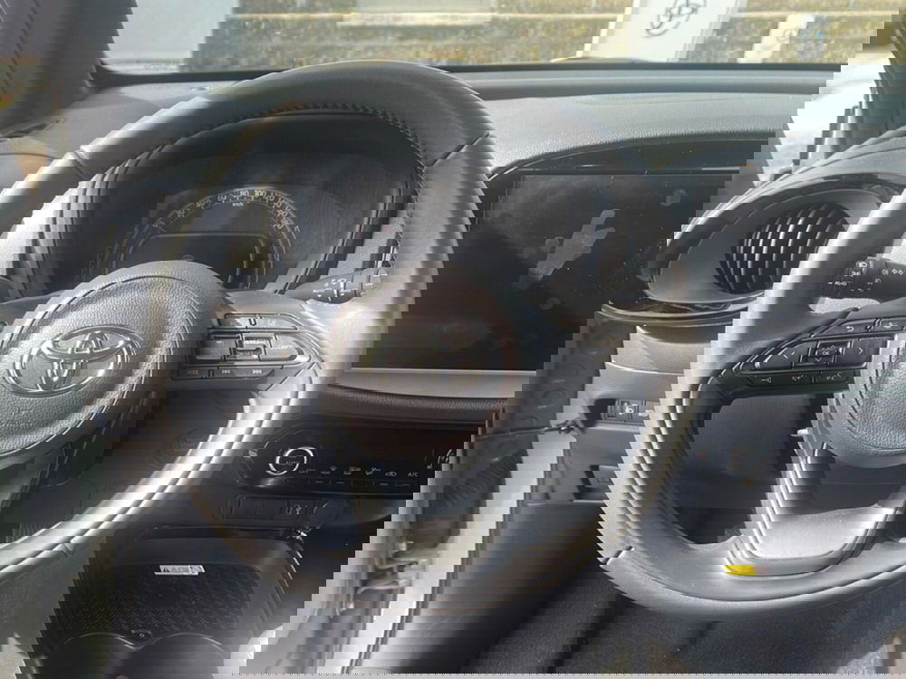 Toyota Aygo X usata a Frosinone (11)