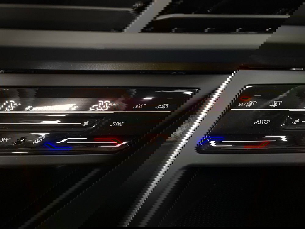 Volkswagen Taigo nuova a Lodi (12)