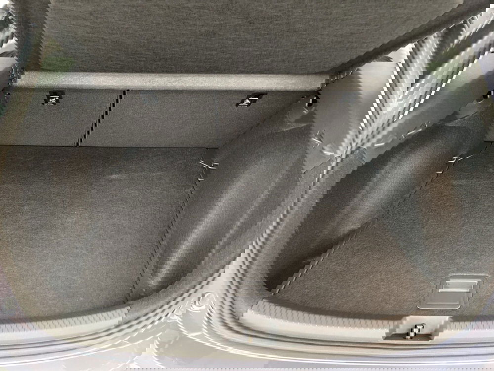 Volkswagen Taigo nuova a Lodi (9)