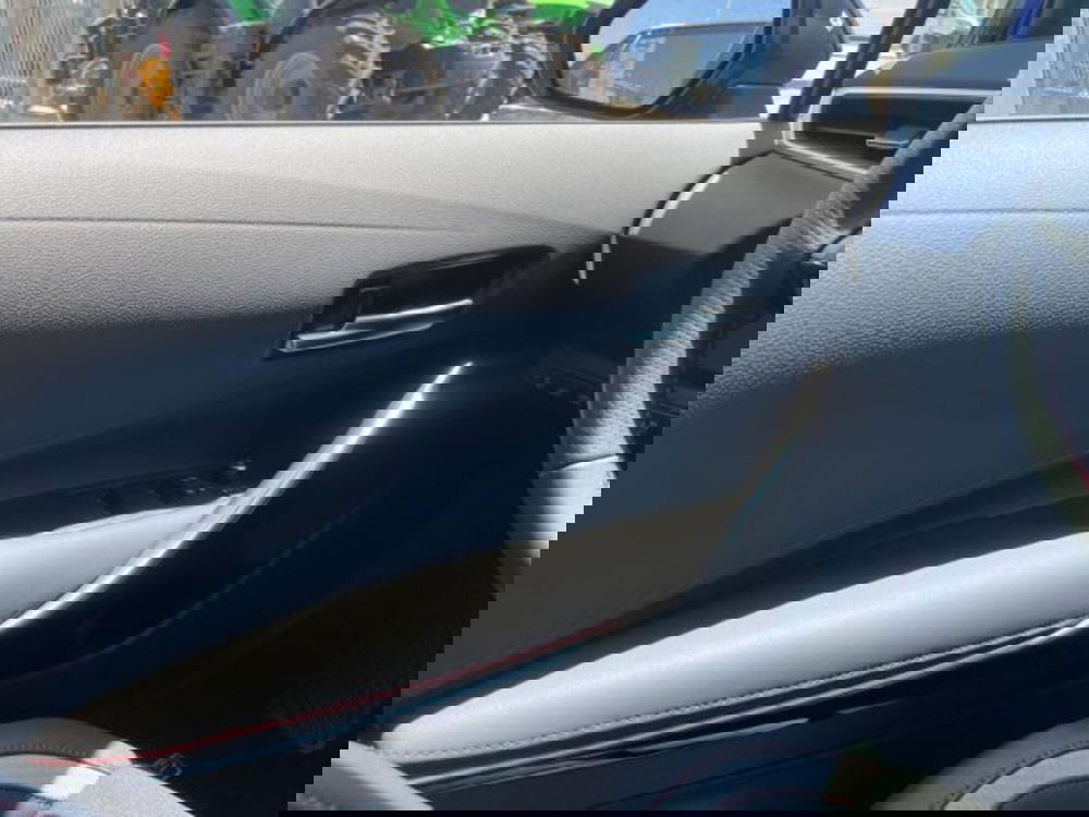 Toyota Corolla Touring Sports nuova a Sassari (11)