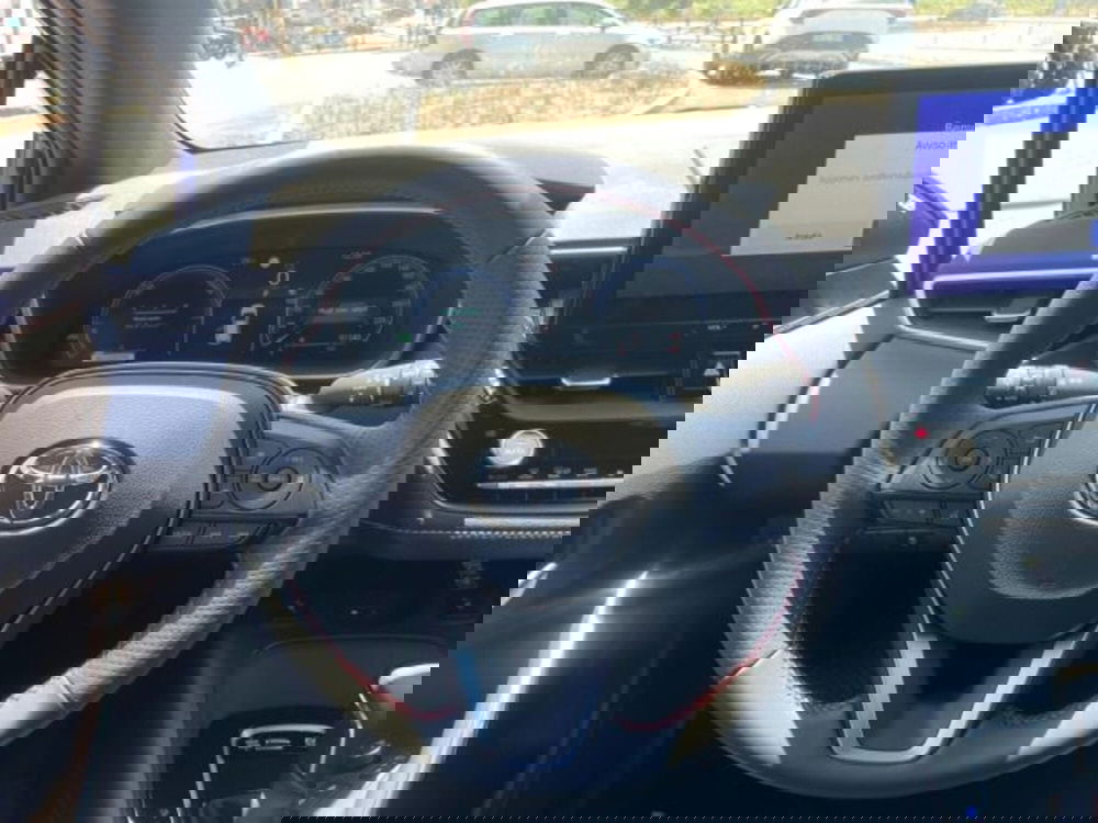 Toyota Corolla Touring Sports nuova a Sassari (7)