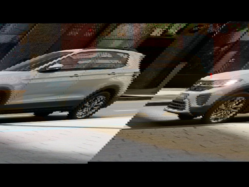 Volkswagen T-Cross nuova a Livorno (2)