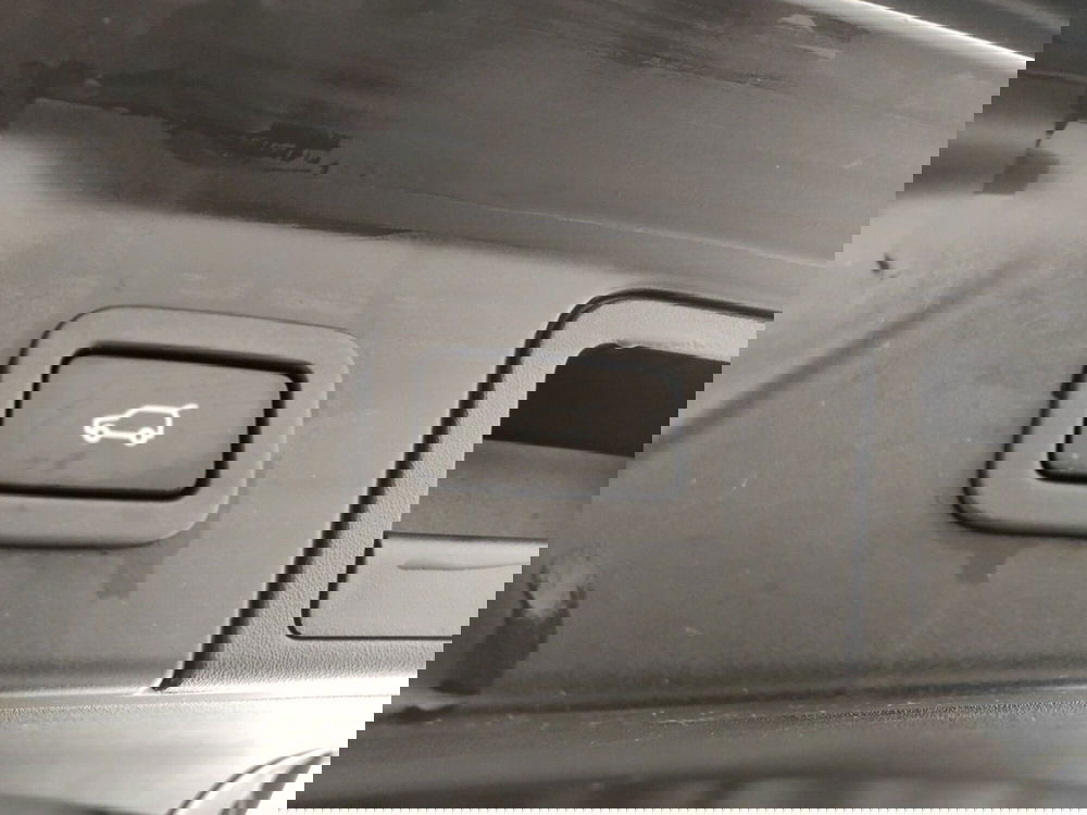 Land Rover Range Rover Velar usata a Avellino (17)