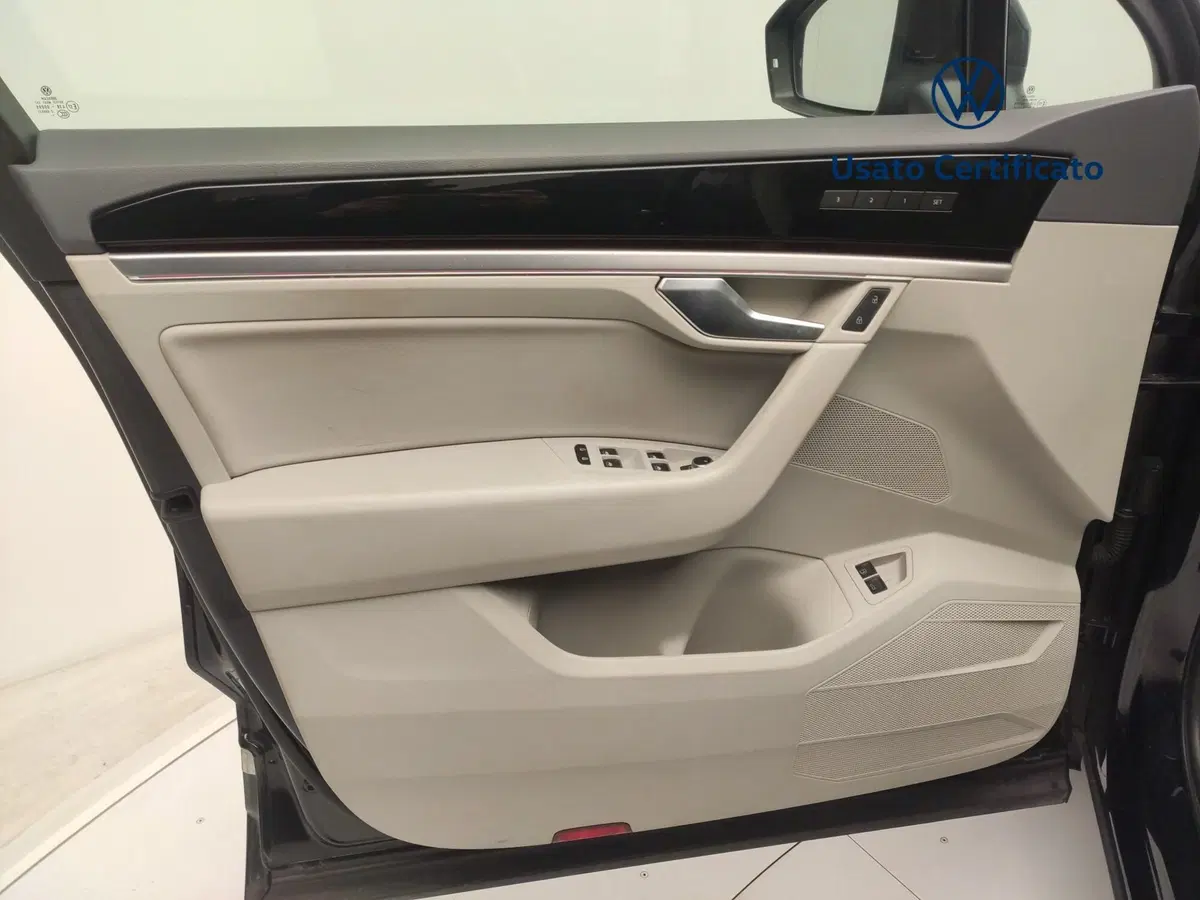 Volkswagen Touareg usata a Avellino (16)