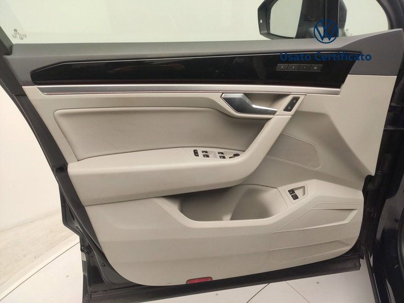 Volkswagen Touareg usata a Avellino (16)