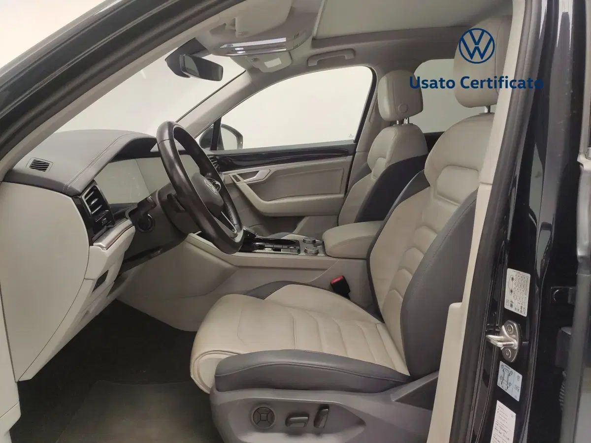 Volkswagen Touareg usata a Avellino (17)