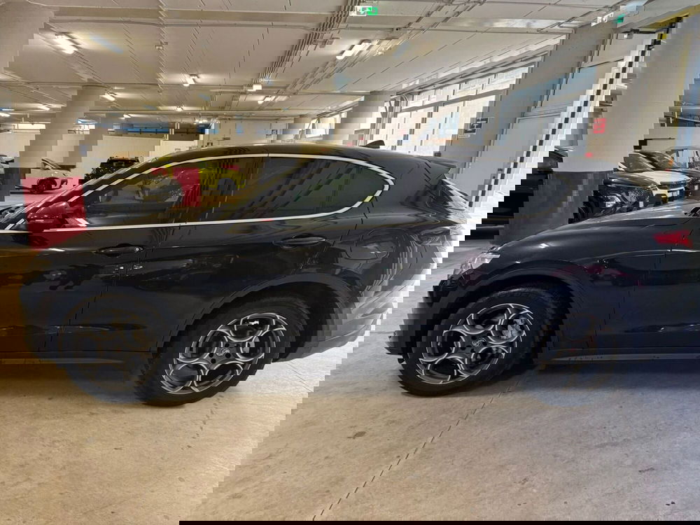 Alfa Romeo Stelvio usata a Salerno (10)