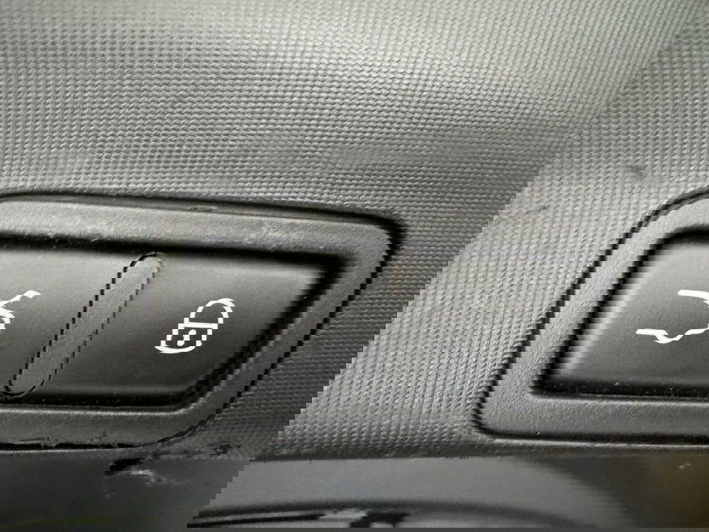 Alfa Romeo Stelvio usata a Salerno (13)