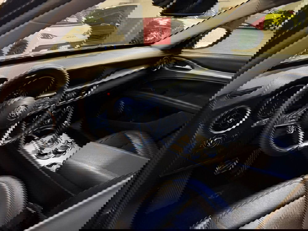 Alfa Romeo Stelvio usata a Salerno (8)