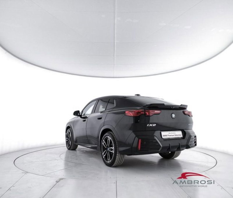 BMW iX2 usata a Perugia (4)