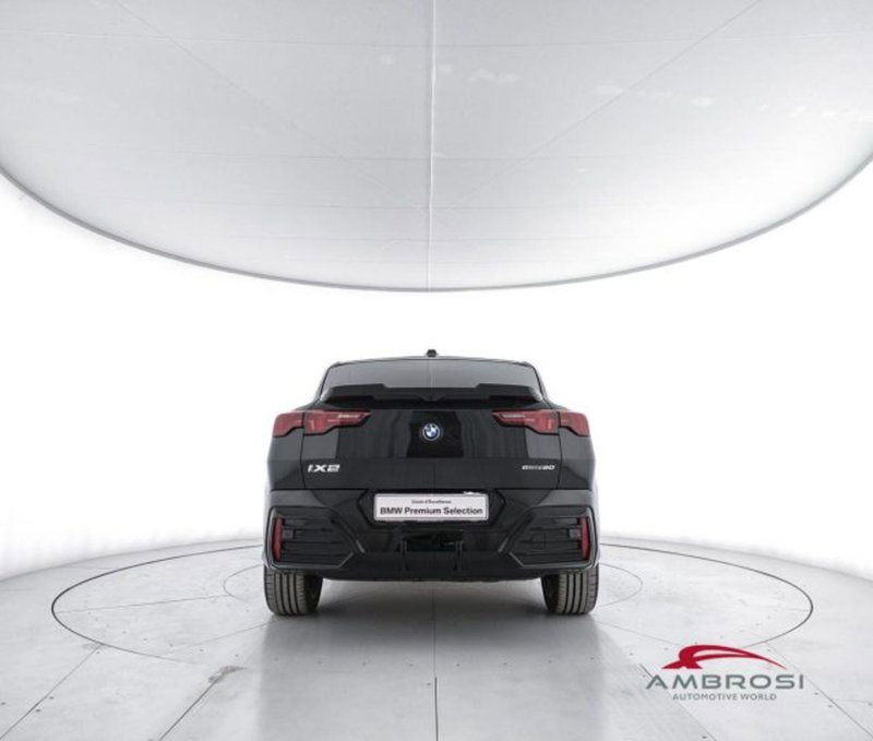BMW iX2 usata a Perugia (6)