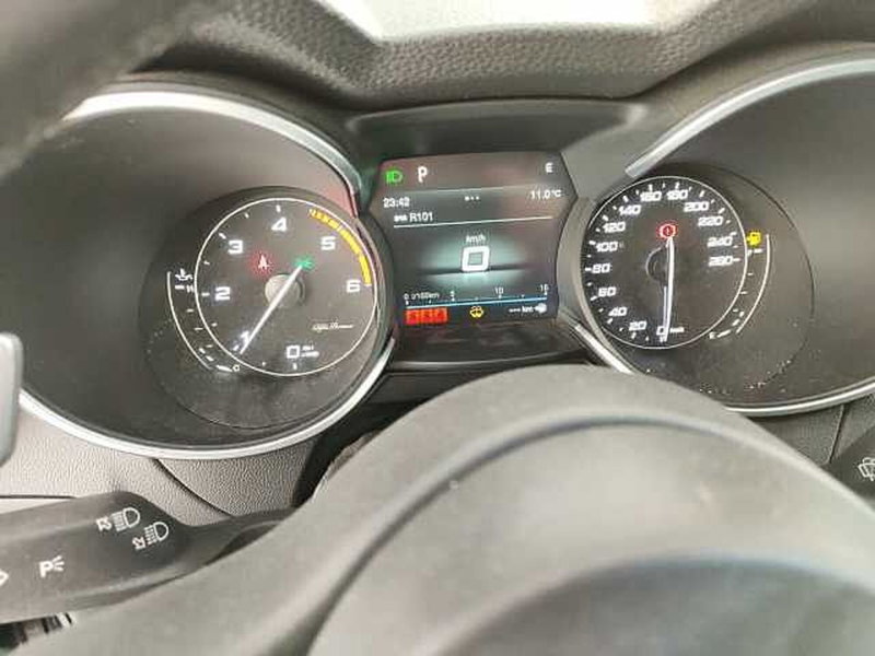 Alfa Romeo Stelvio usata a Teramo (18)