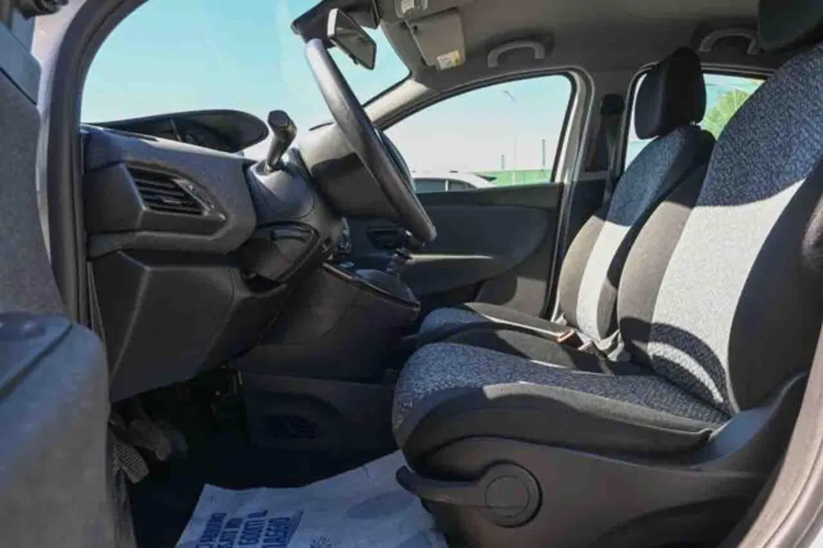 Lancia Ypsilon usata a Torino (10)