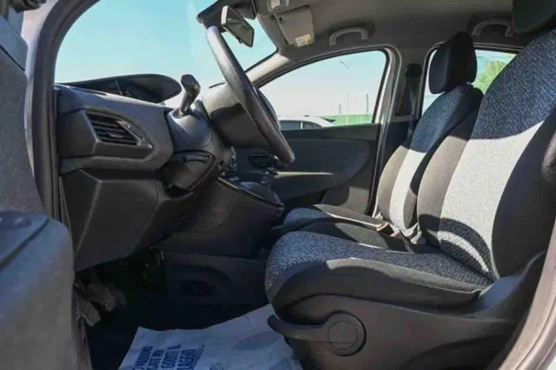 Lancia Ypsilon usata a Torino (10)
