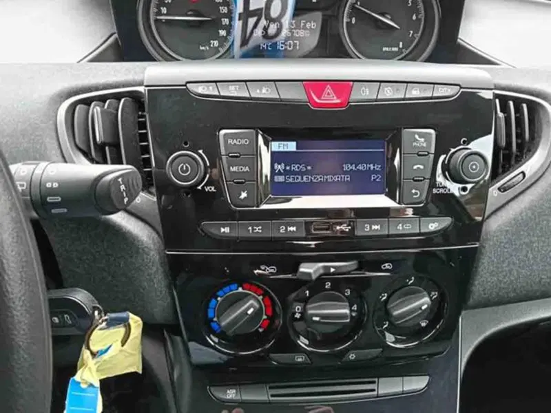 Lancia Ypsilon usata a Torino (17)