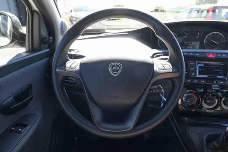 Lancia Ypsilon usata a Torino (18)