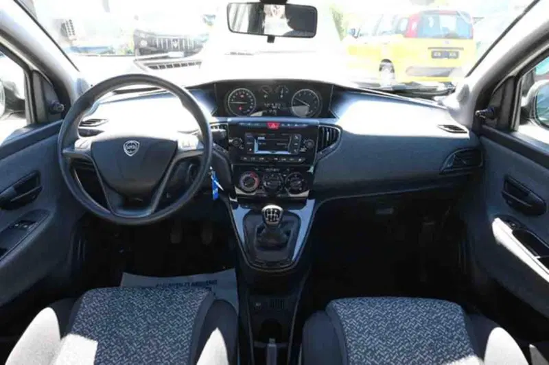 Lancia Ypsilon usata a Torino (8)