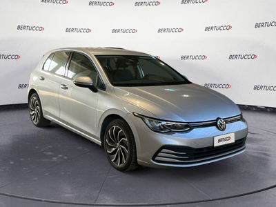 Volkswagen Golf Variant 1.0 eTSI EVO DSG Life del 2023 usata a Verona
