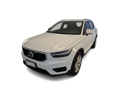 Volvo XC40 T2 Momentum Pro del 2021 usata a Bari