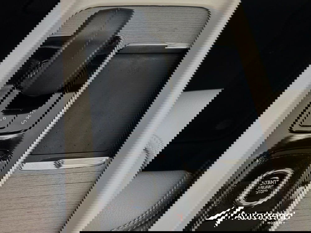 Volvo XC60 usata a Bari (16)