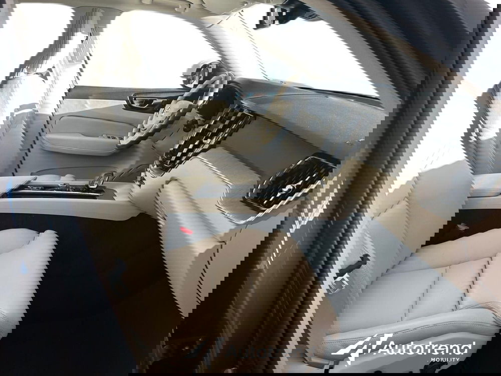 Volvo XC60 usata a Bari (7)