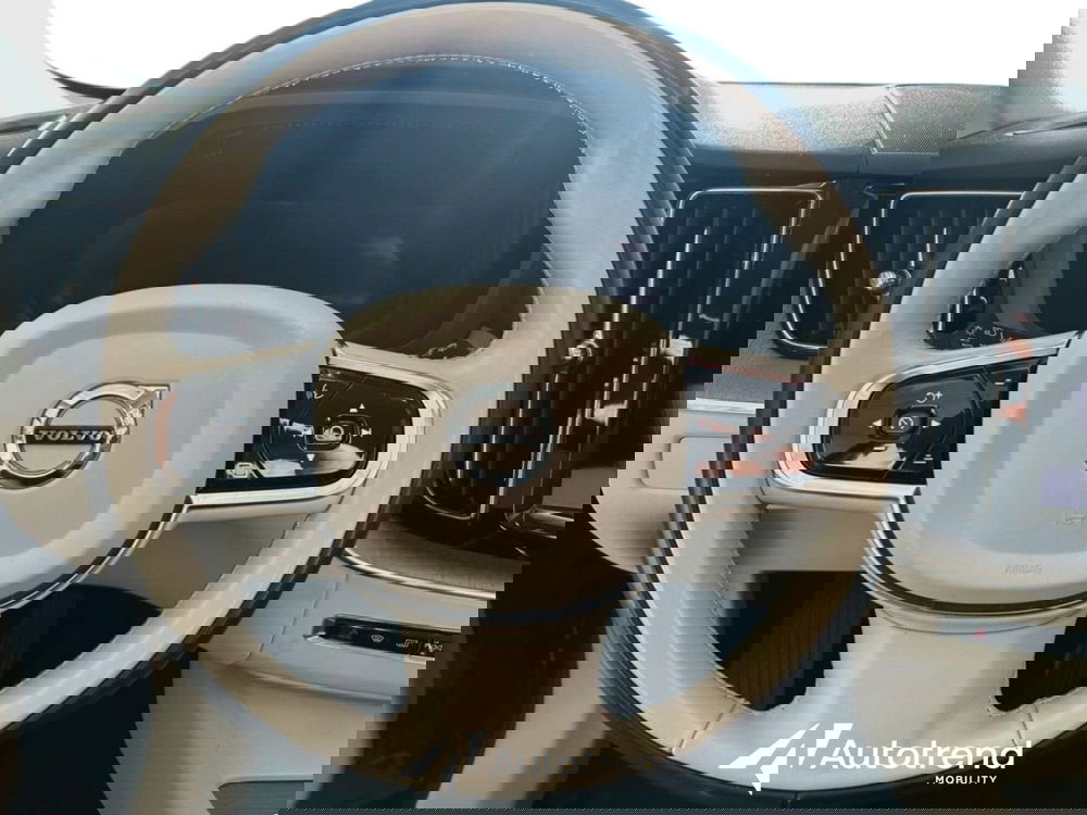 Volvo XC60 usata a Bari (8)