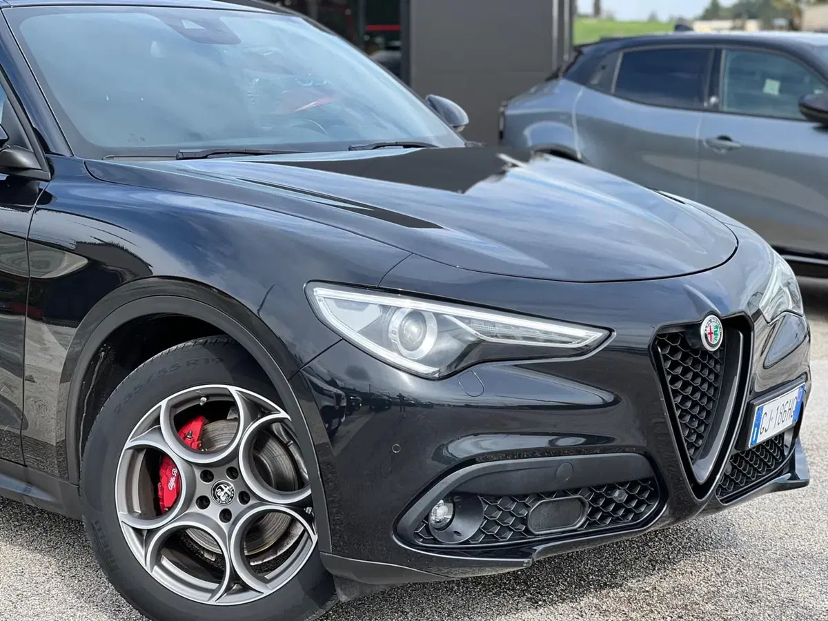 Alfa Romeo Stelvio usata a Matera (11)