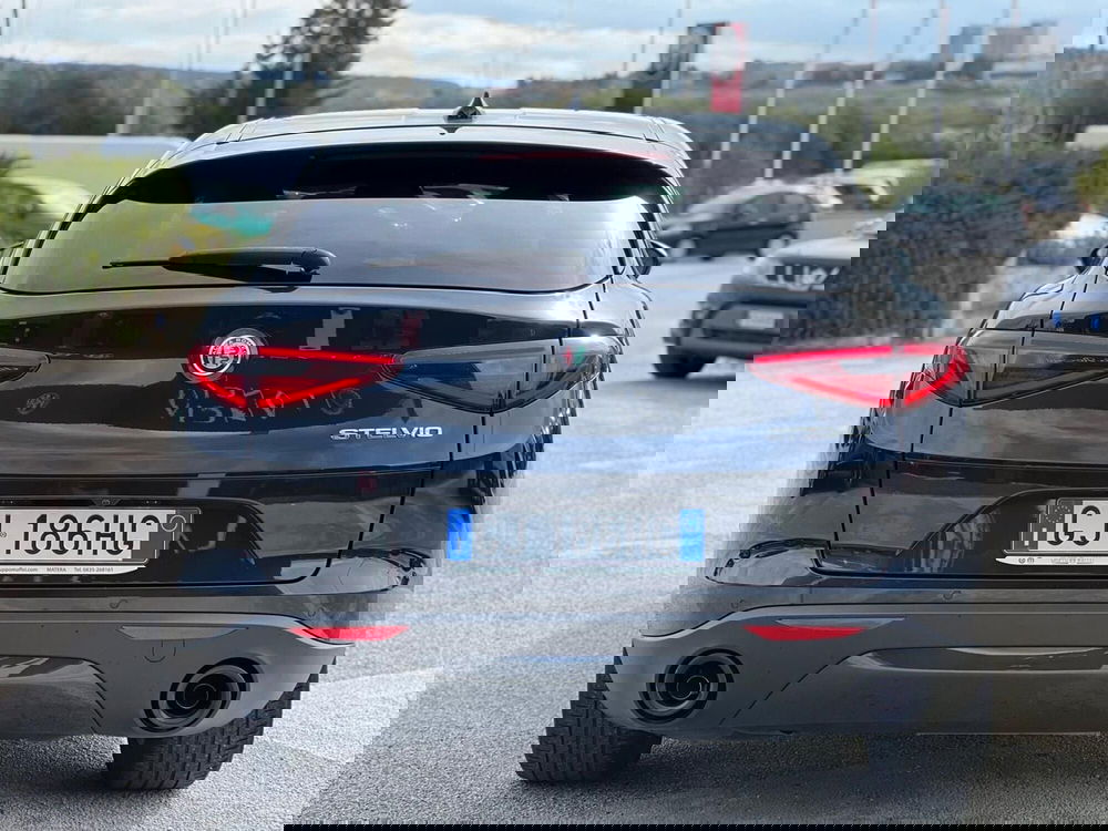 Alfa Romeo Stelvio usata a Matera (13)