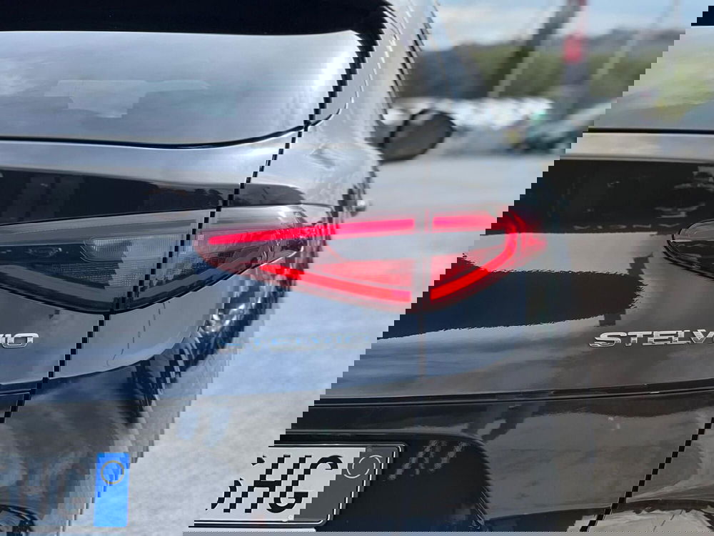 Alfa Romeo Stelvio usata a Matera (16)