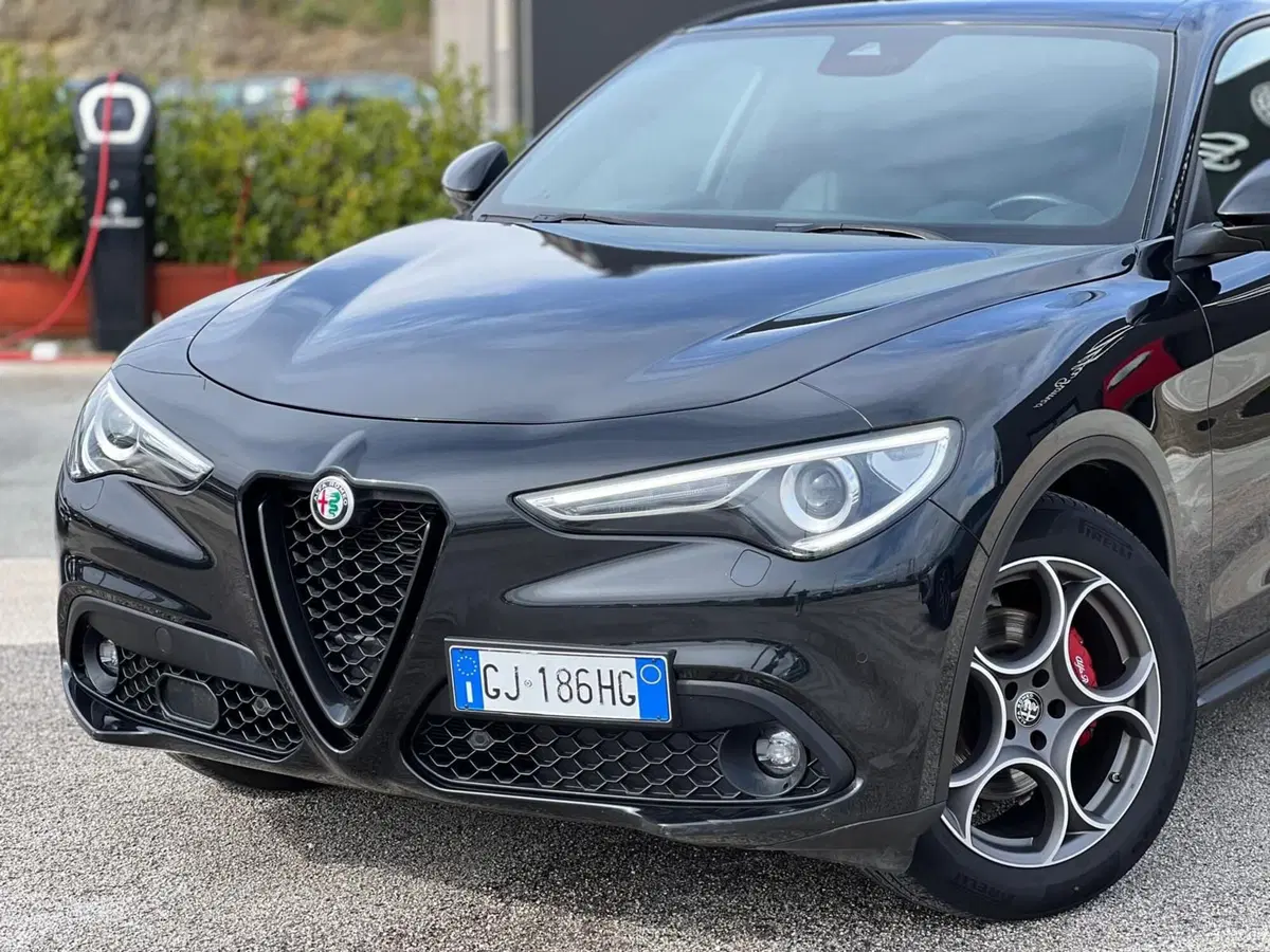 Alfa Romeo Stelvio usata a Matera (2)