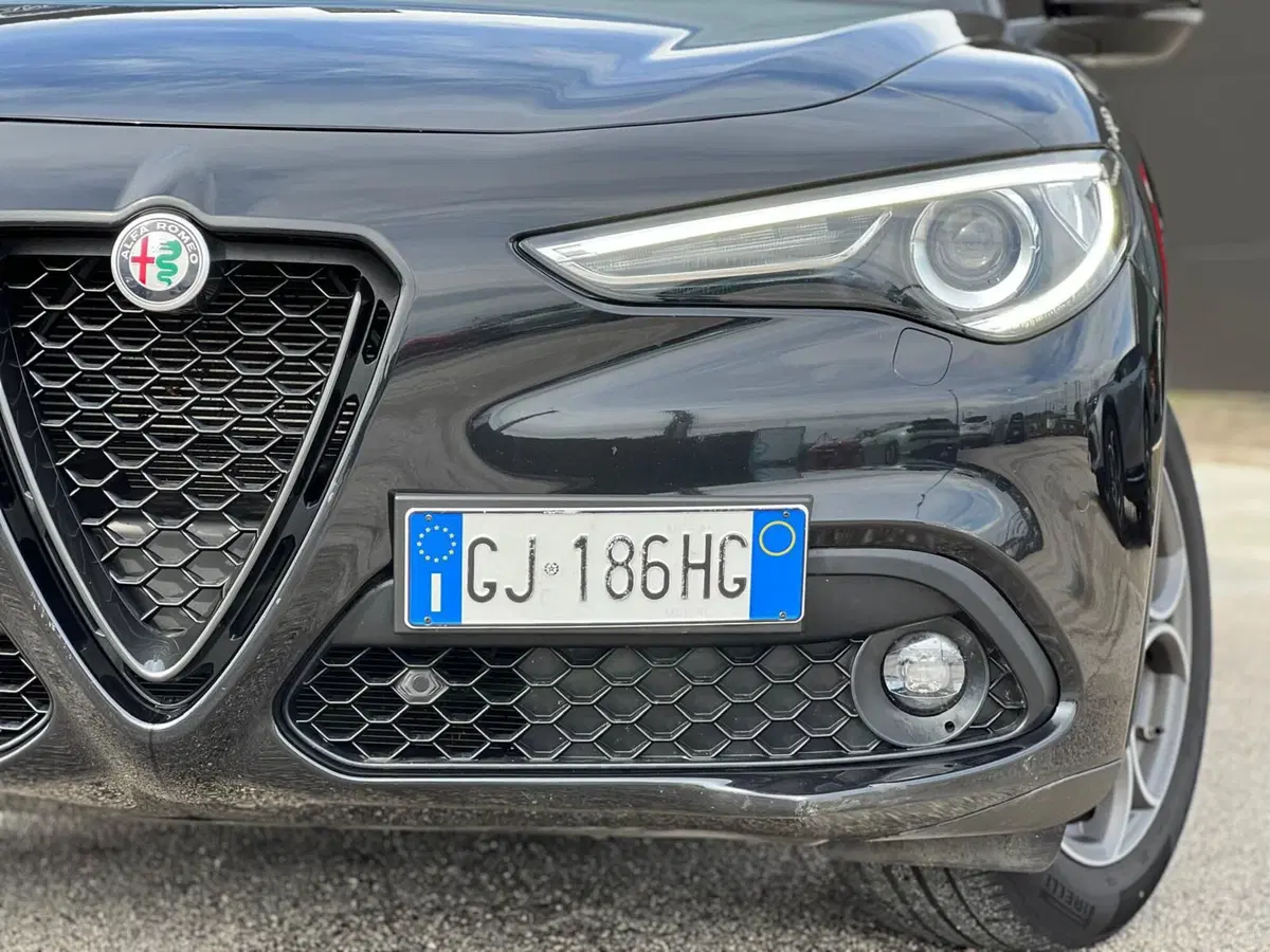 Alfa Romeo Stelvio usata a Matera (3)