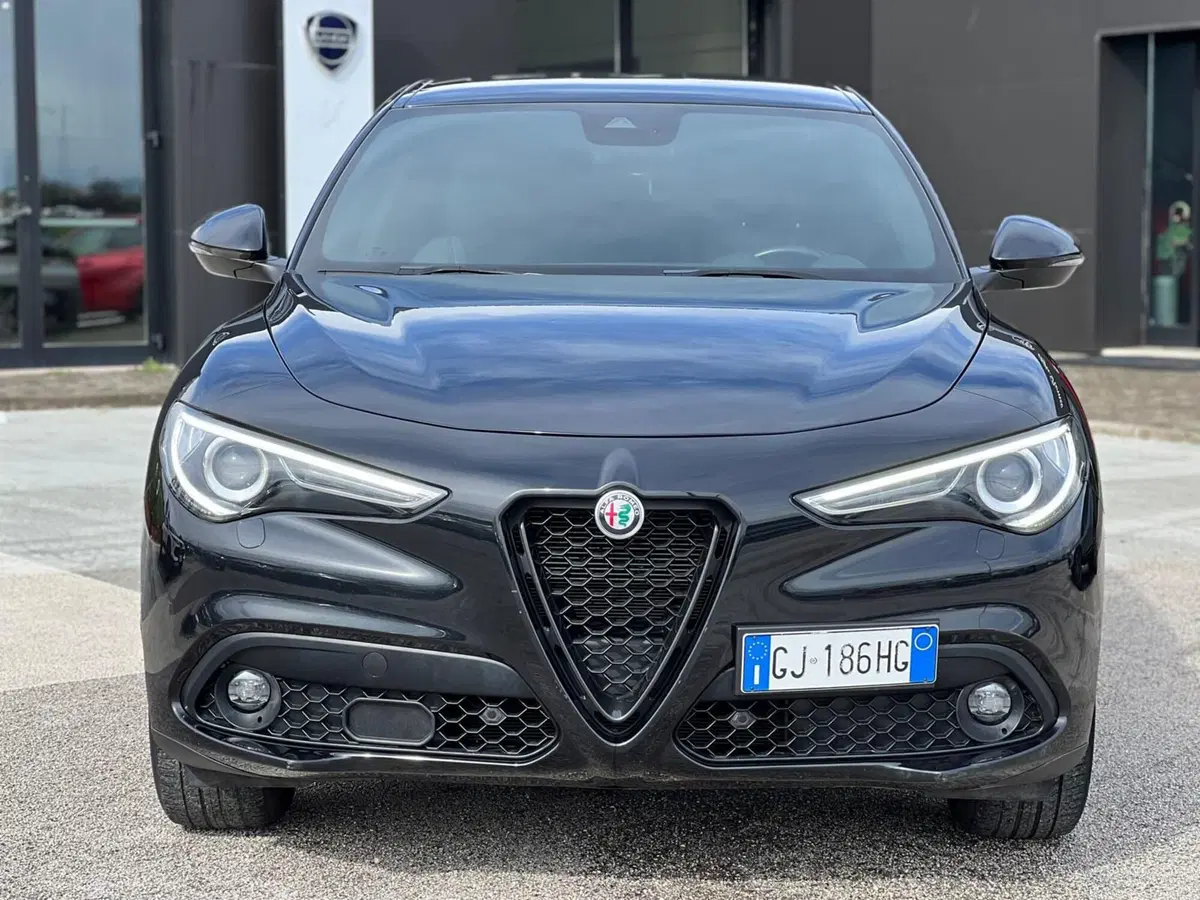 Alfa Romeo Stelvio usata a Matera (7)
