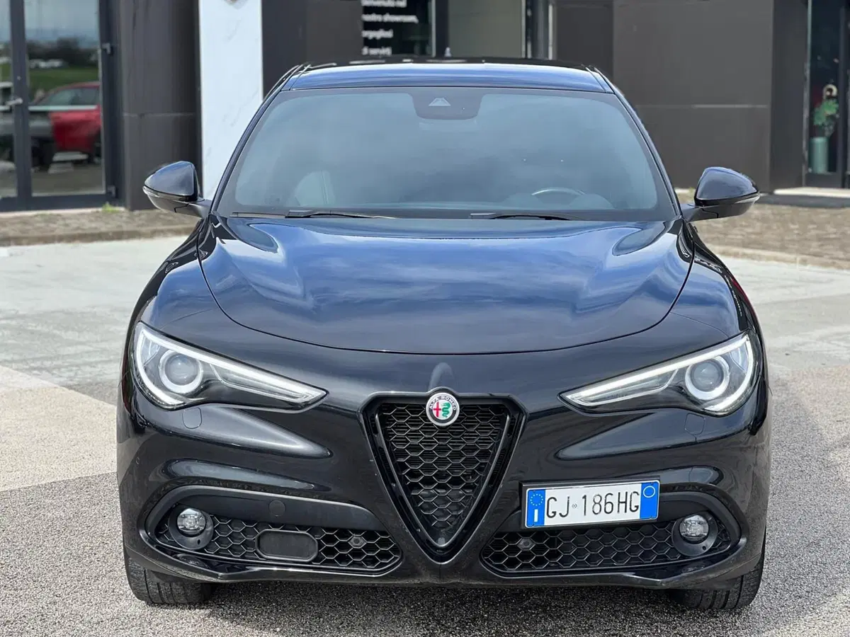 Alfa Romeo Stelvio usata a Matera (8)