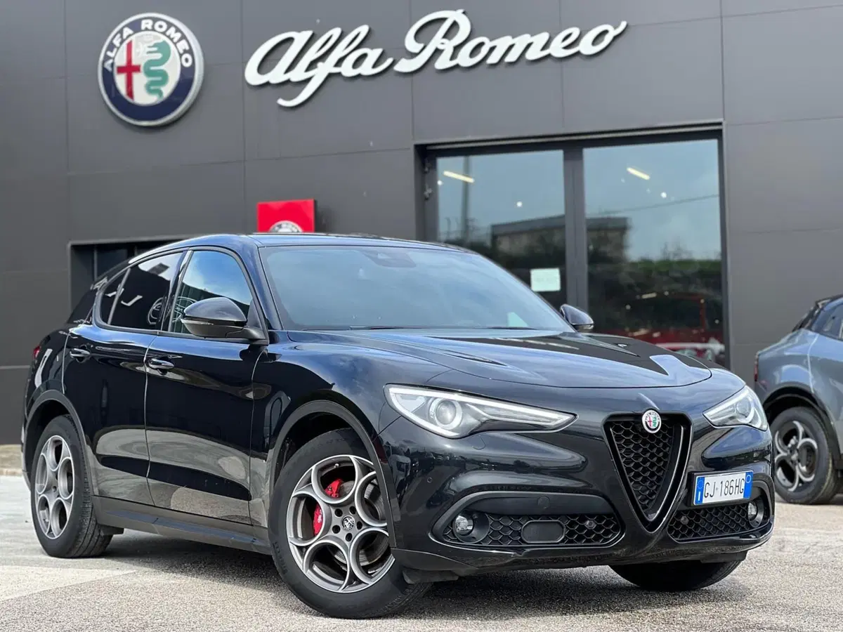 Alfa Romeo Stelvio usata a Matera (9)