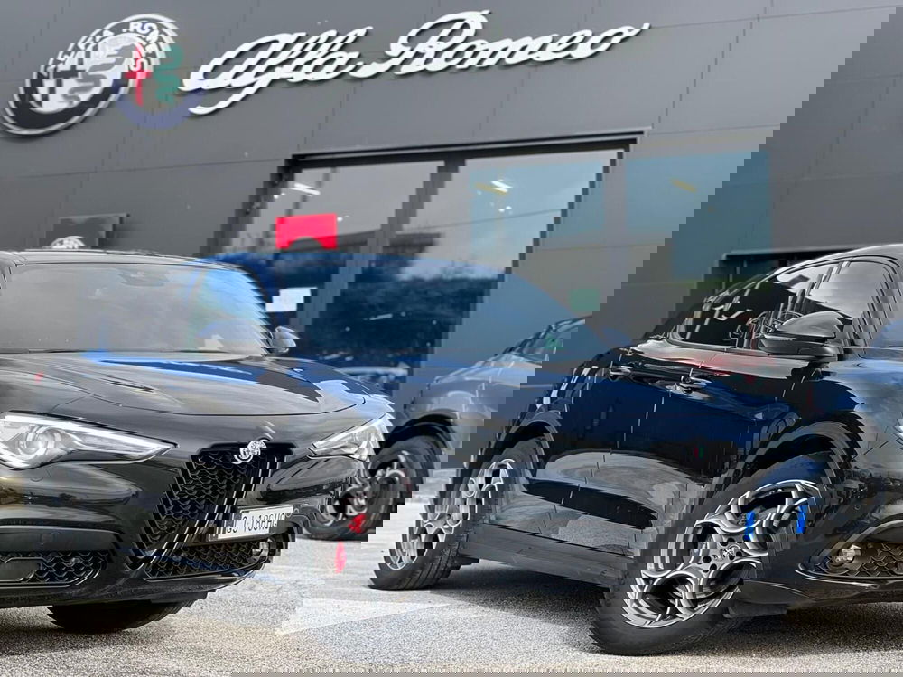 Alfa Romeo Stelvio usata a Matera (9)