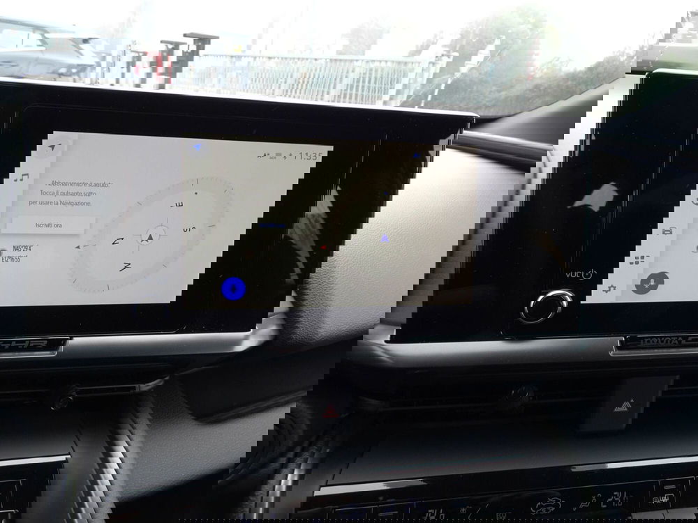 Toyota Toyota C-HR nuova a Treviso (15)