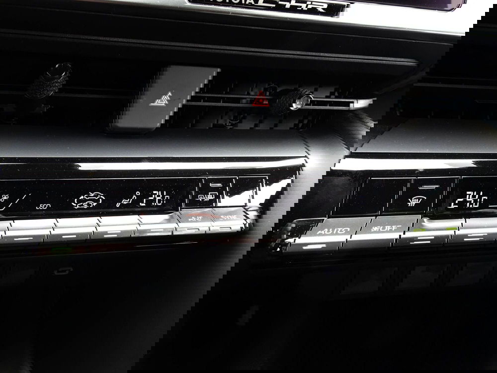 Toyota Toyota C-HR nuova a Treviso (17)