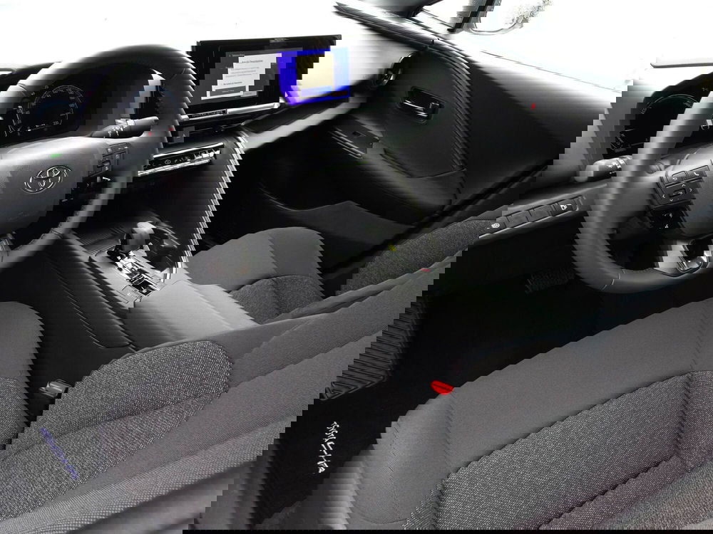 Toyota Toyota C-HR nuova a Treviso (8)