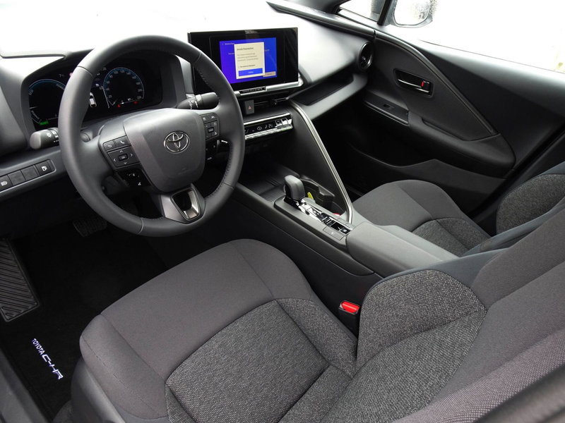 Toyota Toyota C-HR nuova a Treviso (8)