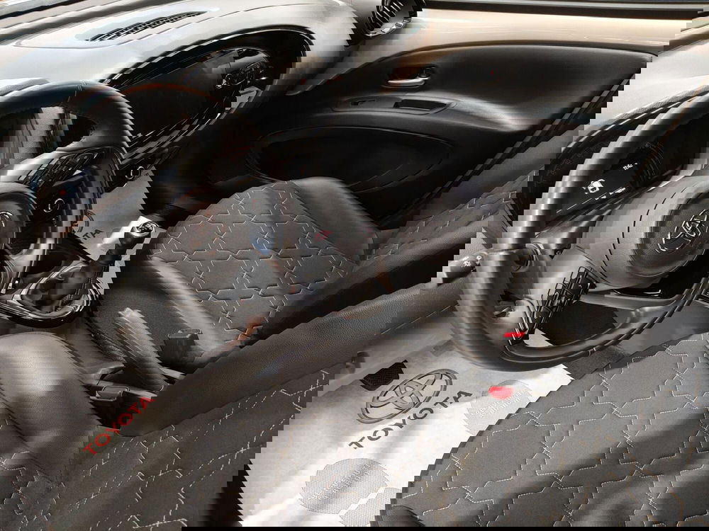 Toyota Aygo X usata a Roma (13)