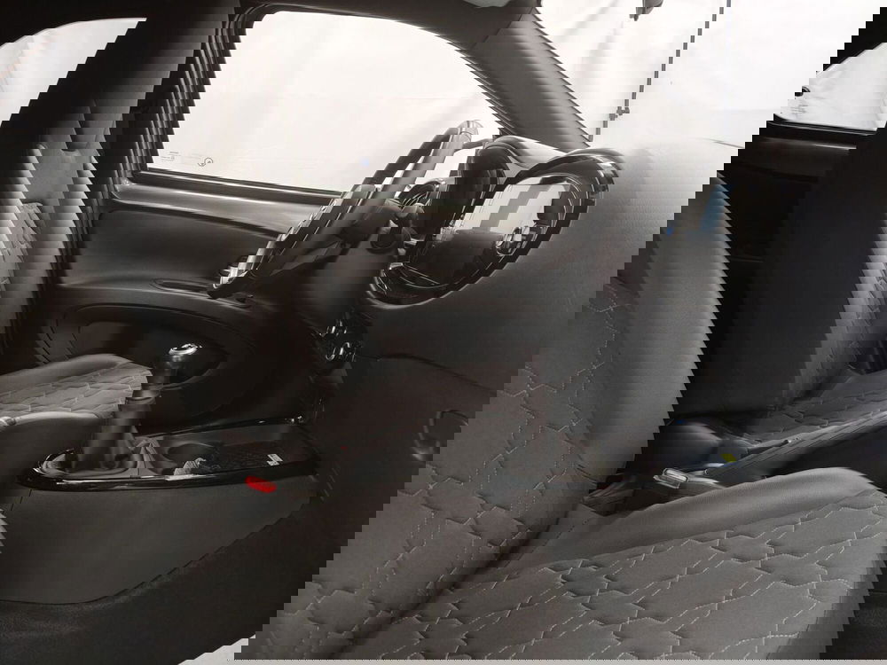 Toyota Aygo X usata a Frosinone (6)