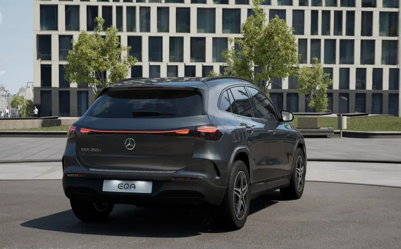Mercedes-Benz EQA nuova a Bergamo (3)