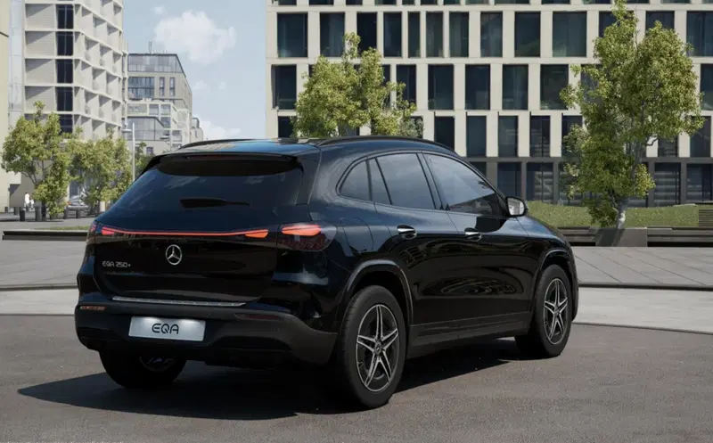 Mercedes-Benz EQA nuova a Bergamo (3)