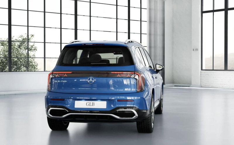 Mercedes-Benz GLB EQ nuova a Bergamo (2)