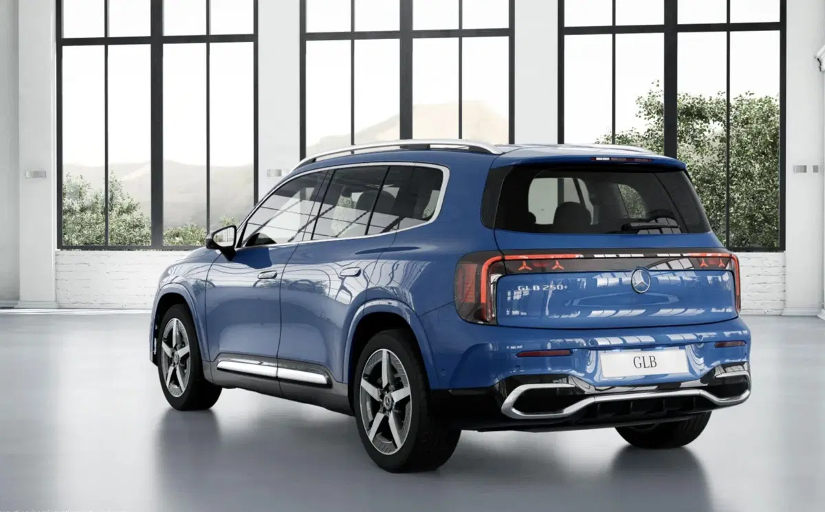 Mercedes-Benz GLB EQ nuova a Bergamo (3)