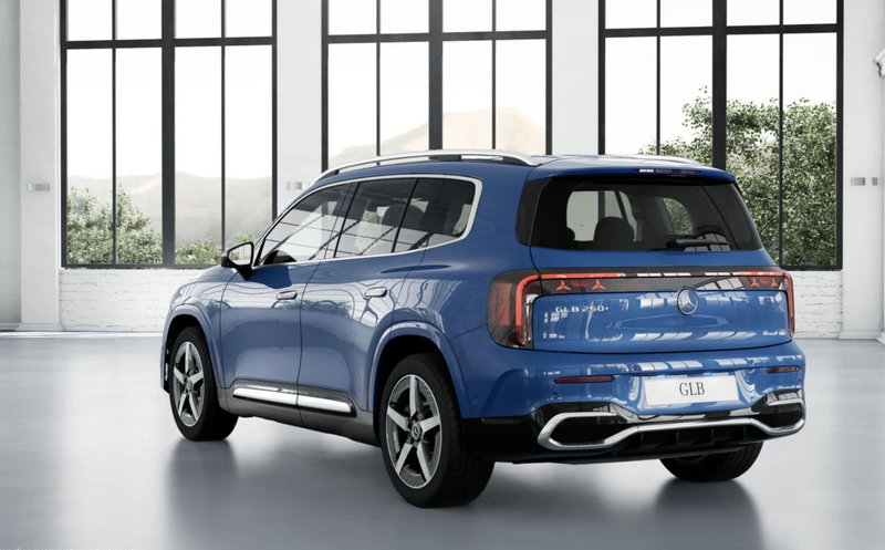 Mercedes-Benz GLB EQ nuova a Bergamo (3)