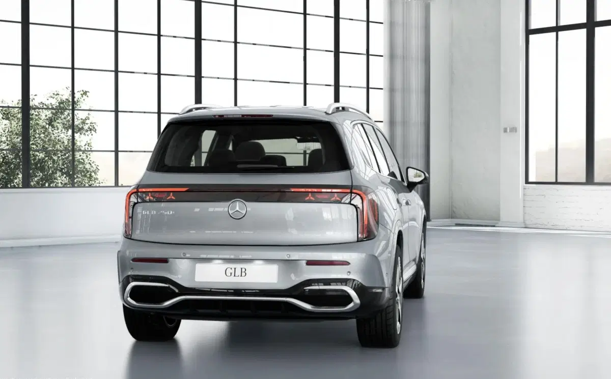 Mercedes-Benz GLB EQ nuova a Bergamo (4)
