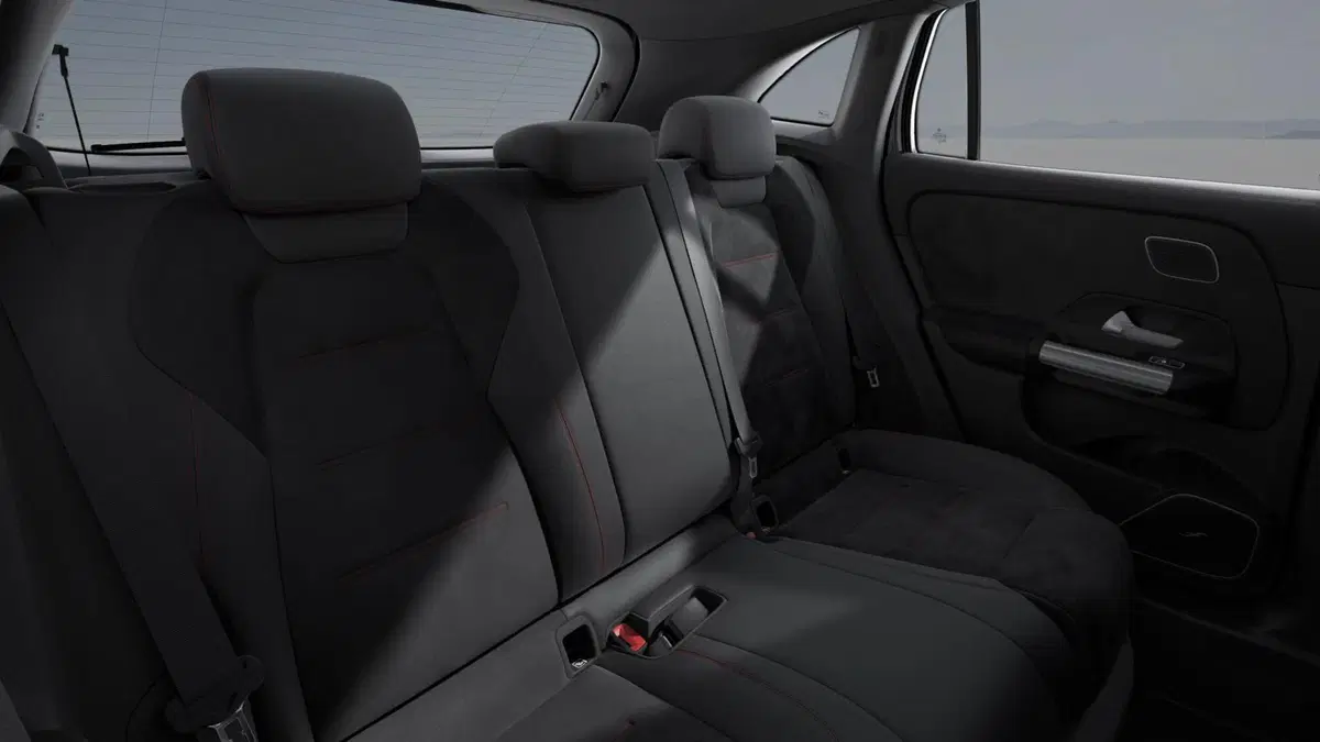 Mercedes-Benz GLA SUV nuova a Milano (6)